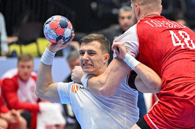 Italy's left back #15 Simone Mengon (L) plays the ball during the EHF Euro 2026 Group F preliminary round handball match between Poland and Italy in Kristianstad, Sweden, on January 20, 2026. (Photo by Johan Nilsson/TT / TT News Agency / AFP) / Sweden OUT