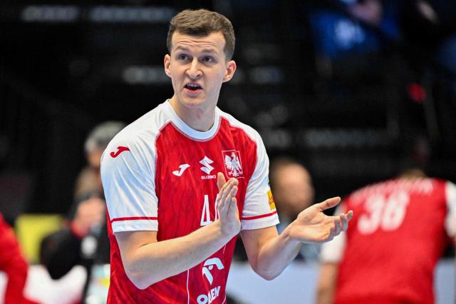 Poland's wing #44 Mikolaj Czaplinski celebrates during the men's EHF Euro 2026 Group F preliminary round handball match between Poland and Italy in Kristianstad, Sweden, on January 20, 2026. (Photo by Johan Nilsson/TT / TT News Agency / AFP) / Sweden OUT