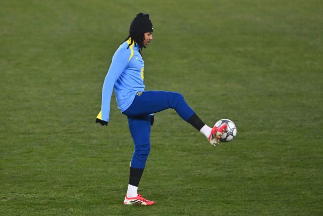 Jules Barcelona's French defender #23 Jules Kounde takes part in a training session at the team's training ground in Prague, Czech Republic on January  20, 2026, on the eve of the UEFA Champions League football match between Slavia Prague and FC Barcelona. (Photo by Michal Cizek / AFP)