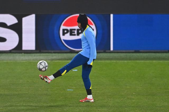 Barcelona's French defender #23 Jules Kounde takes part in a training session at the team's training ground in Prague, Czech Republic on January  20, 2026, on the eve of the UEFA Champions League football match between Slavia Prague and FC Barcelona. (Photo by Michal Cizek / AFP)
