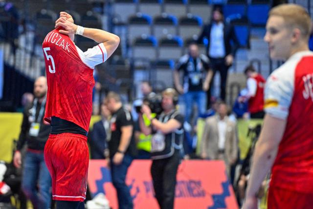 Poland's centre back #05 Michal Olejniczak reacts after the EHF Euro 2026 Group F preliminary round handball match between Poland and Italy in Kristianstad, Sweden, on January 20, 2026. (Photo by Johan Nilsson/TT / TT News Agency / AFP) / Sweden OUT
