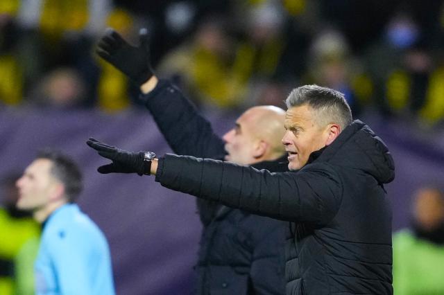 Manchester City's Spanish manager Pep Guardiola (L) and Bodoe/Glimt's Norwegian head coach Kjetil Knutsen gesture during the UEFA Champions League, league Phase - day 7 football match between Bodoe/Glimt and Manchester City in Bodoe, Norway on January 20, 2026. (Photo by Fredrik Varfjell / NTB / AFP) / Norway OUT