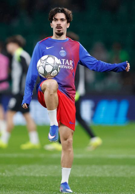 Paris Saint-Germain's Portuguese midfielder #17 Vitinha warms up before the UEFA Champions League league phase day 7 football match between Sporting CP and Paris SG at Jose Alvalade stadium in Lisbon on January 20, 2026. (Photo by FILIPE AMORIM / AFP)
