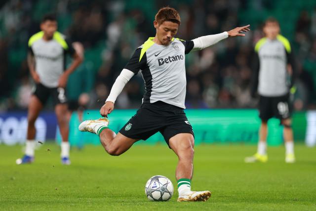 Sporting Lisbon's Japanese midfielder #05 Hidemasa Morita warms up before the UEFA Champions League league phase day 7 football match between Sporting CP and Paris SG at Jose Alvalade stadium in Lisbon on January 20, 2026. (Photo by PATRICIA DE MELO MOREIRA / AFP)