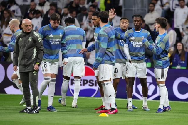 Real Madrid's Performance Manager Antonio Pintus (L) warms up with players before the UEFA Champions League league phase day 7 football match between Real Madrid CF and AS Monaco at Santiago Bernabeu Stadium in Madrid on January 20, 2026. (Photo by Thomas COEX / AFP)