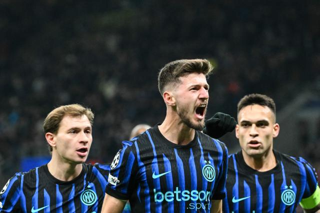 Inter Milan's Croatian midfielder #8 Petar Sucic (C) celebrates after scoring his team first goal during the UEFA Champions League, league phase day 7, football match between Inter Milan and Arsenal at San Siro stadium in Milan, northern Italy, on January 20, 2026. (Photo by Alberto PIZZOLI / AFP)