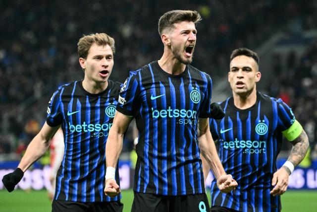 Inter Milan's Croatian midfielder #8 Petar Sucic (C) celebrates after scoring his team first goal during the UEFA Champions League, league phase day 7, football match between Inter Milan and Arsenal at San Siro stadium in Milan, northern Italy, on January 20, 2026. (Photo by Alberto PIZZOLI / AFP)