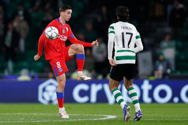 Paris Saint-Germain's Spanish midfielder #08 Fabian Ruiz and Sporting Lisbon's Portuguese forward #17 Francisco Trincao fight for the ball during the UEFA Champions League league phase day 7 football match between Sporting CP and Paris Saint Germain at Jose Alvalade stadium in Lisbon on January 20, 2026. (Photo by FILIPE AMORIM / AFP)