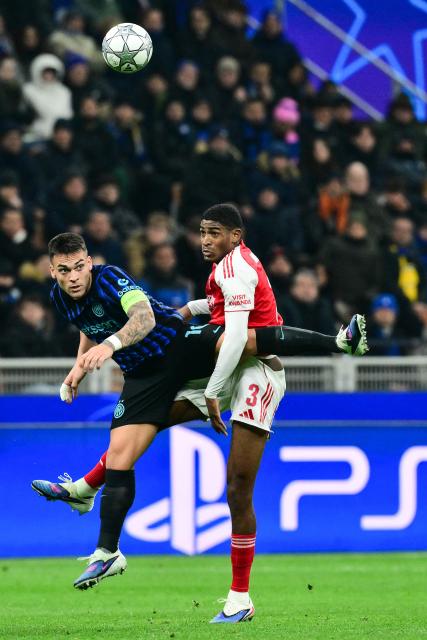 Inter Milan's Argentinian forward #10 Lautaro Martinez (L) fights for the ball with Arsenal's Spanish defender #03 Christhian Mosquera during the UEFA Champions League, league phase day 7, football match between Inter Milan and Arsenal at San Siro stadium in Milan, northern Italy, on January 20, 2026. (Photo by Stefano RELLANDINI / AFP)