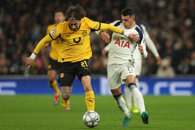 Dortmund's Portuguese striker #21 Fabio Silva (L) vies with Tottenham Hotspur's Spanish defender #23 Pedro Porro (R) during the UEFA Champions League football league stage match between Tottenham Hotspur and Borussia Dortmund at the Tottenham Hotspur Stadium in London, on January 20, 2026. (Photo by Adrian Dennis / AFP)