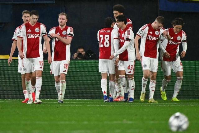 Ajax's Norwegian forward #17 Oliver Edvardsen (behind) celebrates with teammates after scoring his team's second goal during the UEFA Champions League league phase day 7 football match between Villarreal CF and Ajax at La Ceramica Stadium in Vila-real on January 20, 2026. (Photo by JOSE JORDAN / AFP)
