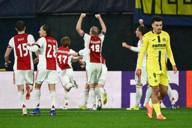 Ajax's Norwegian forward #17 Oliver Edvardsen celebrates with teammates after scoring his team's second goal during the UEFA Champions League league phase day 7 football match between Villarreal CF and Ajax at La Ceramica Stadium in Vila-real on January 20, 2026. (Photo by JOSE JORDAN / AFP)