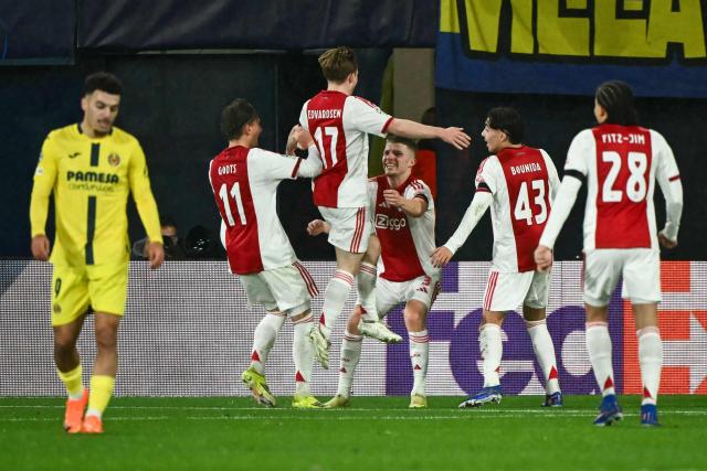 TOPSHOT - Ajax's Norwegian forward #17 Oliver Edvardsen celebrates with teammates after scoring his team's second goal during the UEFA Champions League league phase day 7 football match between Villarreal CF and Ajax at La Ceramica Stadium in Vila-real on January 20, 2026. (Photo by JOSE JORDAN / AFP)
