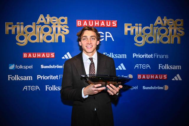 Swedish pole vaulter Armand Duplantis poses with the Athlete of the Year award during the Swedish Atea Athletics Gala at Berns in Stockholm, Sweden, January 20, 2026. (Photo by Christine Olsson/TT / TT News Agency / AFP) / Sweden OUT
