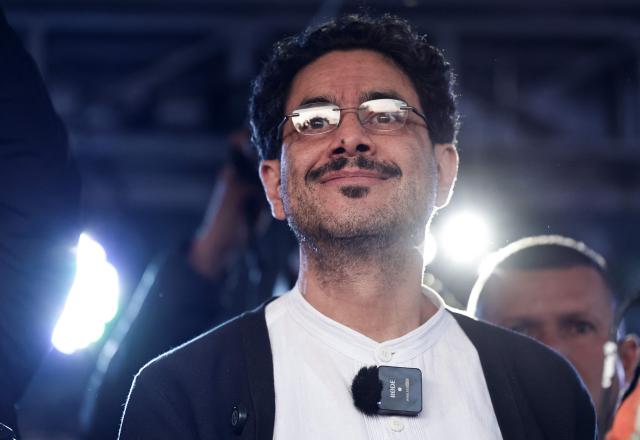 Colombia's presidential candidate for the Pacto Historico party, Ivan Cepeda, gestures during a campaign rally in Bogota on January 20, 2026. Colombia will hold a presidential election on May 31, 2026. (Photo by Jose VARGAS / AFP)