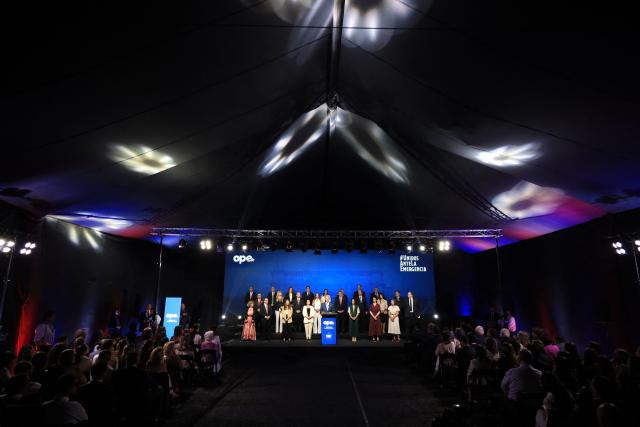 Chile's President-elect Jose Antonio Kast (C) speaks during the presentation of his cabinet at the office of the president-elect, commonly nicknamed 'La Moneda Chica,' in Las Condes, Santiago, on January 20, 2026. Chile's right-wing president-elect Jose Antonio Kast on january 20 named two ex-lawyers of former dictator Augusto Pinochet to lead the ministries of defense and human rights when he takes office in March. (Photo by Alvaro NARANJO / AFP)