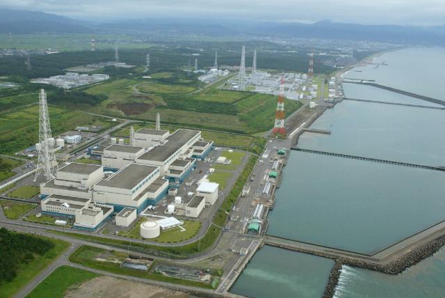 (FILES) This photo taken on July 16, 2007 shows an aerial view of Tokyo Electric Power Company Kashiwazaki-Kariwa Nuclear Power Plant in Kashiwazaki City, Niigata Prefecture. The world's biggest nuclear power plant is set to restart on January 21, 2026, for the first time since the 2011 Fukushima disaster, its Japanese operator said, despite persistent safety concerns among residents. (Photo by JIJI PRESS / AFP) / Japan OUT