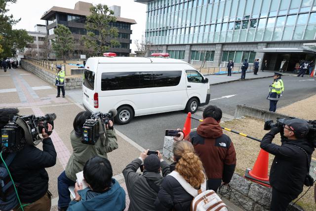 A car believed to be carrying defendant Tetsuya Yamagami arrives at the Nara District Court for a verdict hearing in Nara, Nara Prefecture on January 21, 2026. The gunman charged with killing Japan's former prime minister Shinzo Abe was found guilty on January 21 and jailed for life, more than three years after the broad-daylight assassination shocked the world. (Photo by JIJI Press / AFP) / Japan OUT