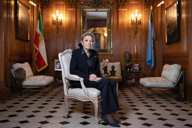Iran's Former Empress Farah Pahlavi poses during a photo session at her home in Paris on January 20, 2026. The widow of Iran's former shah, Farah Pahlavi, believes that ‘there is no turning back’ after the protests against the Islamic Republic and says she is convinced that Iranians will emerge ‘victorious from this unequal struggle,’ in an interview with AFP on January 20, 2026. (Photo by JOEL SAGET / AFP)