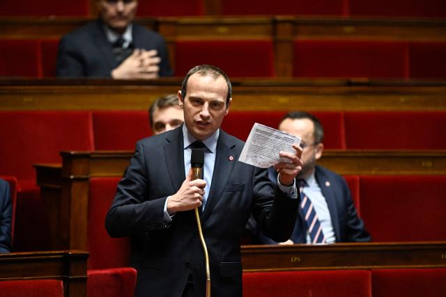Droite Republicaine's MP Fabien Di Filippo speaks during a session of questions to the government at The National Assembly, France's lower house parliament, in Paris on January 21, 2026. (Photo by JULIEN DE ROSA / AFP)