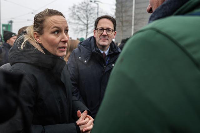 Right-wing European Conservatives and Reformists (ECR) MEP Marion Marechal (L) speaks with demonstrators as farmers take part in a protest against the free trade agreement between the European Union and the Mercosur countries, on the day of a vote on a referral to the courts, in Strasbourg on January 21, 2026. The European Union's parliament voted on Janaury 21, 2026, to refer a freshly signed trade deal with South American bloc Mercosur to the EU's top court, casting a veil of legal uncertainty over the accord. (Photo by Romeo BOETZLE / AFP)