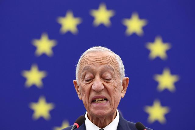 Portuguese President Marcelo Rebelo de Sousa (R) delivers a speech to members of European Parliament with Spain's King Felipe VI (R) in the background as part of a formal sitting for the 40th anniversary of Spain and Portugal joining the EU  with the EU flag in the background in Strasbourg, eastern France, on January 21, 2026. (Photo by FREDERICK FLORIN / AFP)