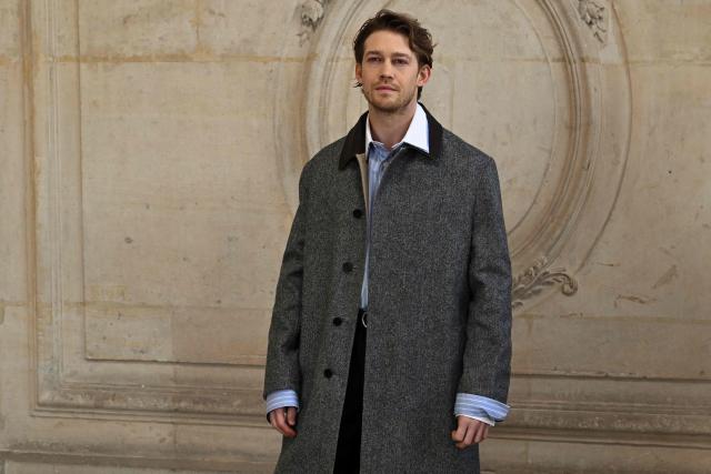 British actor Joe Alwyn poses for a photocall ahead of the Dior Menswear Ready-to-wear Fall-Winter 2026/2027 collection as part of the Men Paris Fashion Week in Paris on January 21, 2026.  (Photo by Blanca CRUZ / AFP)