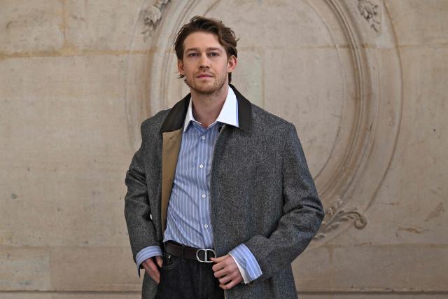 British actor Joe Alwyn poses for a photocall ahead of the Dior Menswear Ready-to-wear Fall-Winter 2026/2027 collection as part of the Men Paris Fashion Week in Paris on January 21, 2026.  (Photo by Blanca CRUZ / AFP)