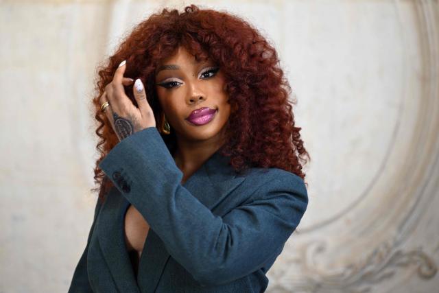 US singer Sza poses for a photocall ahead of the Dior Menswear Ready-to-wear Fall-Winter 2026/2027 collection as part of the Men Paris Fashion Week in Paris on January 21, 2026.  (Photo by Blanca CRUZ / AFP)