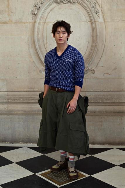 South Korean model Seung Ju Han poses for a photocall ahead of the Dior Menswear Ready-to-wear Fall-Winter 2026/2027 collection as part of the Men Paris Fashion Week in Paris on January 21, 2026.  (Photo by Blanca CRUZ / AFP)