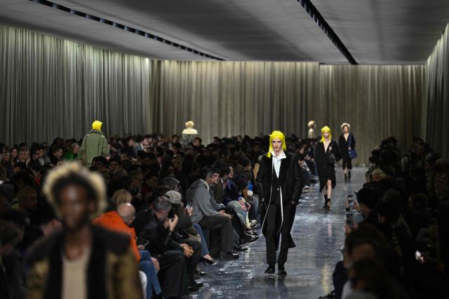 Models presents creations by Dior for the Menswear Ready-to-wear Fall-Winter 2026/2027 collection as part of the Men Paris Fashion Week in Paris on January 21, 2026.  (Photo by Blanca CRUZ / AFP)