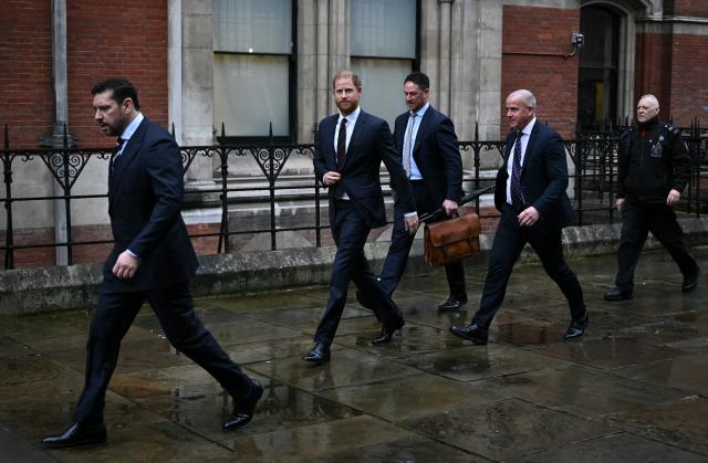 Britain's Prince Harry departs the High Court in London on January 21, 2026, following the third day of the trial in his case against a major UK newspaper group. Prince Harry on January 21 took the stand at a court in London as the first witness called in his joint claim that two UK tabloid newspapers unlawfully gathered information about him. (Photo by JUSTIN TALLIS / AFP)