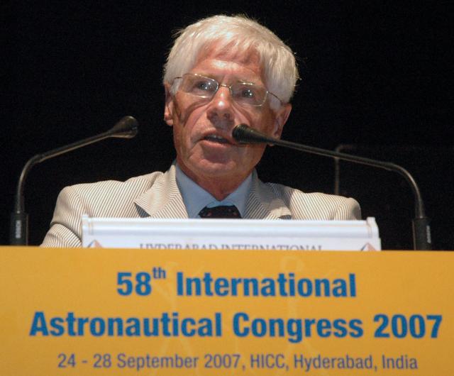 (FILES) President of French Committee on Space Research (COSPAR) and Director,International Space Science Institute, Switzerland Roger Maurice Bonnet addresses an audience at The 58th International Astronautical Congress (IAC) 2007 at The Hitex Exhibition Centre in Hyderabad, 26 September 2007.   Fifty years after the launch of the first man-made satellite, the global space industry gathers in India next week to find ways to benefit humanity -- and make money in the process. Missions to the moon and Mars, the completion of an international space station and efforts to ward off earth-threatening asteroids and natural disasters through space technology will top the agenda.  AFP PHOTO/Noah SEELAM. French astrophysicist Roger-Maurice Bonnet, one of the founding fathers of European space exploration within the European Space Agency (ESA), died on January 19, 2026 at the age of 88, the agency announced on January 21, 2026. (Photo by Noah SEELAM / AFP)