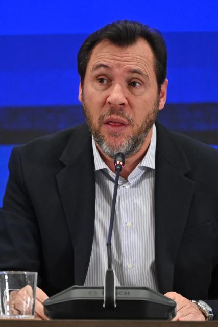 Spain's Transport Minister Oscar Puente attends a press conference at the ministry in Madrid on January 21, 2026. At least 43 people were killed and more than 120 injured in the deadliest train accident in Spain in over a decade on January 18 evening when a train operated by rail company Iryo travelling from Malaga to Madrid derailed and a second high speed train travelling in the opposite direction slammed into it and also derailed near Adamuz, southern Spain. In a separate accident on January 20 a regional service train collided with a collapsed wall causing at least one death and 5 injured, between Sant Sadurni d'Anoia and Gelida, near Barcelona. (Photo by JAVIER SORIANO / AFP)