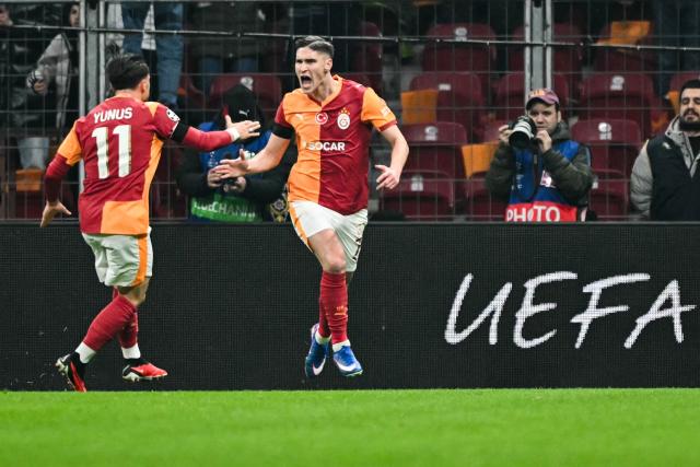 Galatasaray's Hungarian forward #07 Roland Sallai (R) and Galatasaray's Turkish forward #11 Yunus Akgun (L) celebrate after his team first goal following the own goal scored by Atletico Madrid's Spanish midfielder #14 Marcos Llorente during the UEFA Champions League, league phase day 7, football match between Galatasaray and Atletico Madrid at Rams Park in Istanbul, on January 21, 2026. (Photo by OZAN KOSE / AFP)