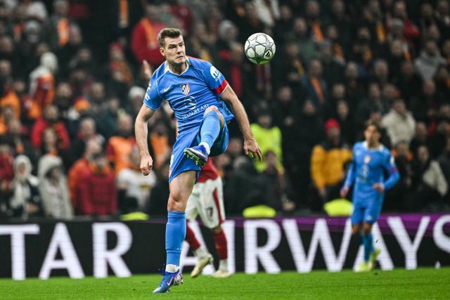 Atletico Madrid's Norwegian forward #09 Alexander Sorloth controls the ball during the UEFA Champions League, league phase day 7, football match between Galatasaray and Atletico Madrid at Rams Park in Istanbul, on January 21, 2026. (Photo by OZAN KOSE / AFP)