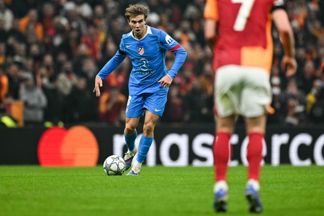 Atletico Madrid's Spanish midfielder #08 Pablo Barrios controls the ball during the UEFA Champions League, league phase day 7, football match between Galatasaray and Atletico Madrid at Rams Park in Istanbul, on January 21, 2026. (Photo by OZAN KOSE / AFP)