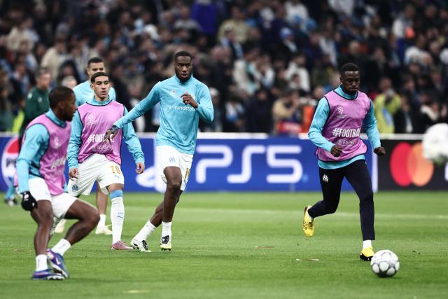 Marseille's Central African Republic's midfielder #19 Geoffrey Kondogbia (2R) and Marseille's US forward #22 Timothy Weah (R) warm up prior to the start of the UEFA Champions League, league phase day 7, football match between Olympique de Marseille (OM) and Liverpool FC at the Stade Velodrome in Marseille, southern France, on January 21, 2026. (Photo by Thibaud MORITZ / AFP)