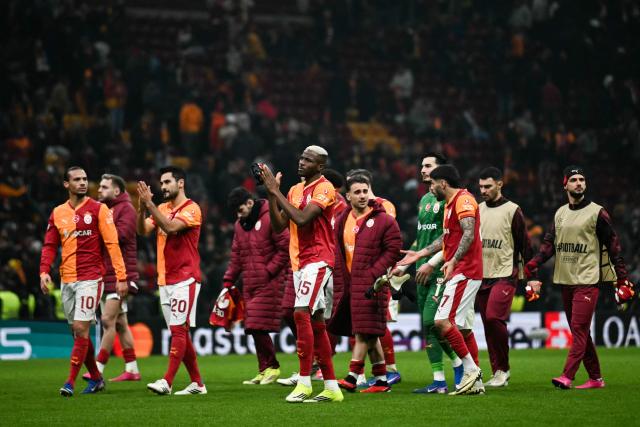 Galatasaray's team players applaud at the end of the UEFA Champions League, league phase day 7, football match between Galatasaray and Atletico Madrid at Rams Park in Istanbul, on January 21, 2026. Galatasaray and Atletico Madrid equalised 1 - 1. (Photo by Ozan KOSE / AFP)