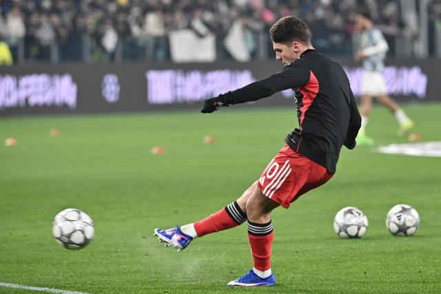 SL Benfica's Ukrainian midfielder #10 Georgiy Sudakov warms up before the UEFA Champions League - league phase day 7 football match between Juventus and Benfica at the Allianz stadium in Turin, on January 21, 2026. (Photo by Isabella BONOTTO / AFP)