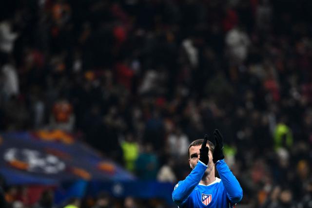 Atletico Madrid's French forward #07 Antoine Griezmann applauds at the end of the UEFA Champions League, league phase day 7, football match between Galatasaray and Atletico Madrid at Rams Park in Istanbul, on January 21, 2026. Galatasaray and Atletico Madrid equalised 1 - 1. (Photo by YASIN AKGUL / AFP)