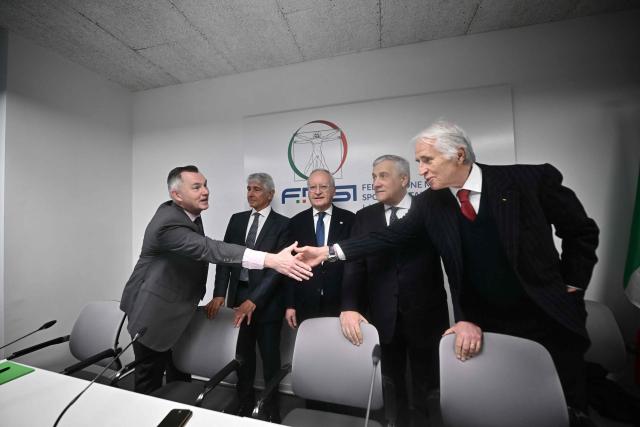 President of the Milano Cortina 2026 foundation, Giovanni Malago (R) shakes hand with Senior Director of the Wada, Olivier Rabin (L) flanked by Italy's Foreign Minister Antonio Tajani (2ndR), President of the Italian Sports Medicine Federation (FMSI), Maurizio Casasco, and Italy's Minister of Sport Andrea Abodi, at the FMSI headquarters and antidoping laboratory, in Rome on January 21, 2026. The facility, one of 30 worldwide accredited by the WADA (World Antidoping Agency), is located on the outskirts of the capital, making Italy a point of reference not only for the upcoming Olympic and Paralympic Games Milano Cortina 2026, but also for the international sports system. (Photo by FILIPPO MONTEFORTE / AFP)