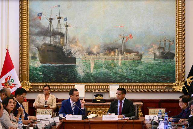 Peru's President Jose Jeri (C-L) and audit committee president, congressman Elvis Vergara, attend a congressional committee about alleged irregularities in meetings with Chinese businessmen at the National Congress in Lima on January 21, 2026. Peru's attorney general confirmed on January 19, that he had opened a preliminary investigation into interim Peruvian president Jose Jeri for the alleged crime of influence peddling for meeting with a Chinese businessman without officially informing his collaborators. (Photo by Ernesto BENAVIDES / AFP)
