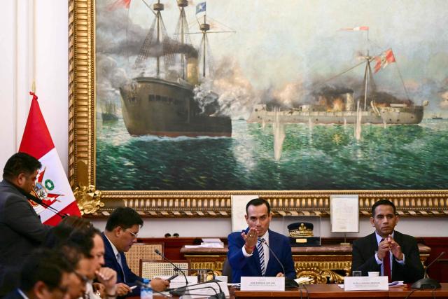 Peru's President Jose Jeri (C) and audit committee president, congressman Elvis Vergara (R), attend a congressional committee about alleged irregularities in meetings with Chinese businessmen at the National Congress in Lima on January 21, 2026. Peru's attorney general confirmed on January 19, that he had opened a preliminary investigation into interim Peruvian president Jose Jeri for the alleged crime of influence peddling for meeting with a Chinese businessman without officially informing his collaborators. (Photo by Ernesto BENAVIDES / AFP)