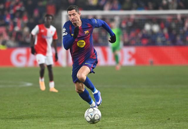 Barcelona's Polish forward #09 Robert Lewandowski runs with the ball during in the UEFA Champions League football match between Slavia Prague (CZE) and FC Barcelona (ESP) in Prague, Czech Republic on January  21, 2026. (Photo by Michal Cizek / AFP)
