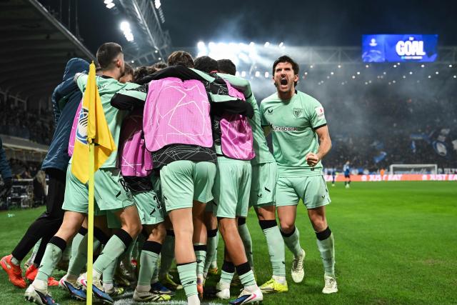 Athletic Bilbao's players celebrate after scoring their team third goal during the UEFA Champions League, league phase day 7, football match between Atalanta Bergame and Athletic Bilbao at the stadio Atleti Azzurri d'Italia stadium in Bergamo on January 21, 2026. (Photo by PIERO CRUCIATTI / AFP)