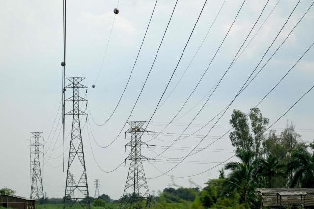 A view of electrical transmision lines in Yumbo, near Cali, Colombia taken on January 21, 2026. Ecuador's President Daniel Noboa on January 21, 2026, announced 30-percent tariffs on imports from Colombia, accusing its neighbor of failing to help fight drug cartels. Colombia mainly exports electricity, medicines, vehicles, cosmetics, and plastics to Ecuador, according to Colombia's National Foreign Trade Association (Analdex). (Photo by Joaquín SARMIENTO / AFP)
