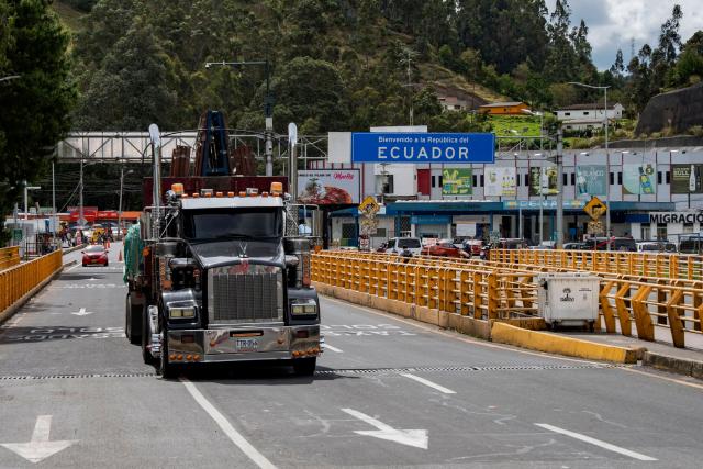 A truck crosses the Rumichaca International Bridge on the Colombia–Ecuador border, in Ipiales, Narino department, Colombia, on January 21, 2026. Ecuador's President Daniel Noboa on January 21 announced 30-percent tariffs on imports from Colombia, accusing its neighbor of failing to help fight drug cartels. (Photo by Reicarmiyr CANIZARES / AFP)