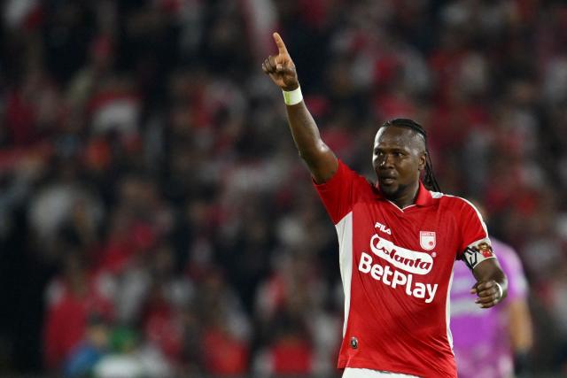 Santa Fe's forward #11 Hugo Rodallega celebrates scoring his team's second goal during the Superliga final second-leg football match between Independiente Santa Fe and Junior at the Nemesio Camacho El Campin Stadium in Bogota on January 21, 2026. (Photo by RAUL ARBOLEDA / AFP)