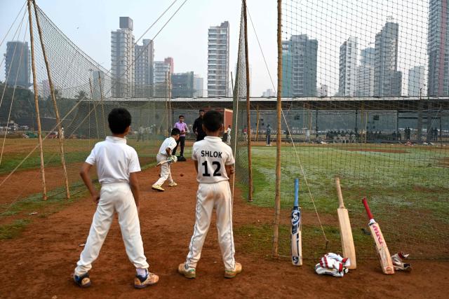 Young cricketers take part in a batting practice session at Shivaji Park, a popular public ground in Mumbai on January 22, 2026. Cricket's governing body said January 21, it had rejected Bangladesh's request to shift their T20 World Cup matches out of India, casting doubt on their participation in next month's tournament. (Photo by Punit PARANJPE / AFP)